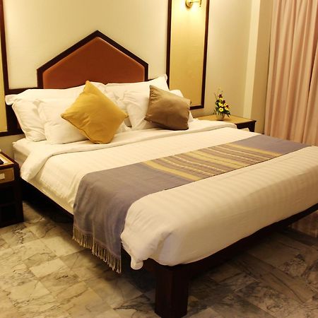 Seeharaj Hotel Uttaradit Ngoại thất bức ảnh