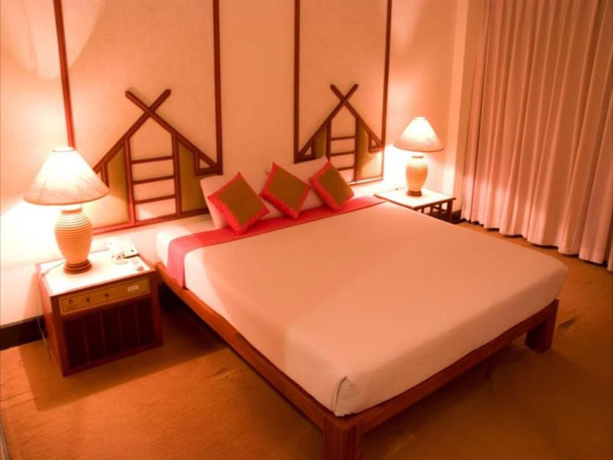 Seeharaj Hotel Uttaradit Ngoại thất bức ảnh