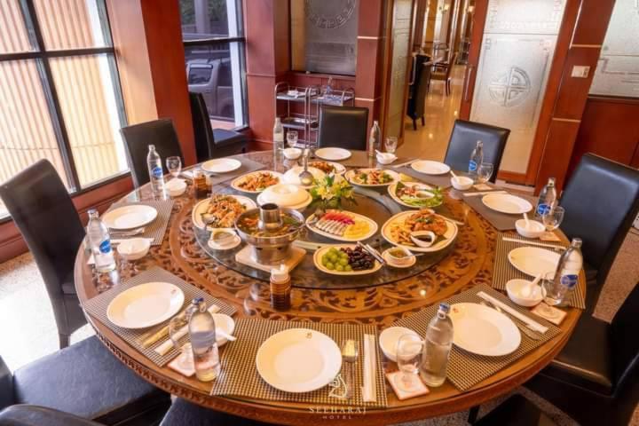 Seeharaj Hotel Uttaradit Ngoại thất bức ảnh