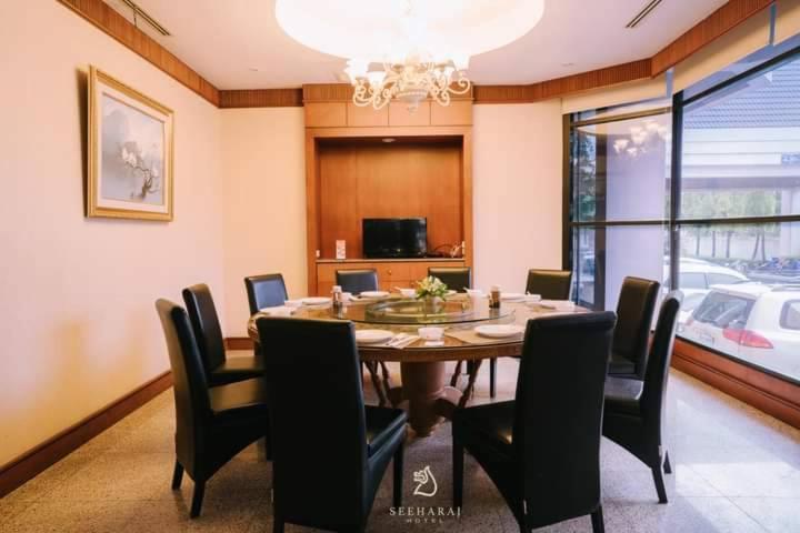 Seeharaj Hotel Uttaradit Ngoại thất bức ảnh