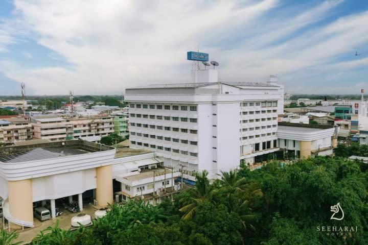 Seeharaj Hotel Uttaradit Ngoại thất bức ảnh