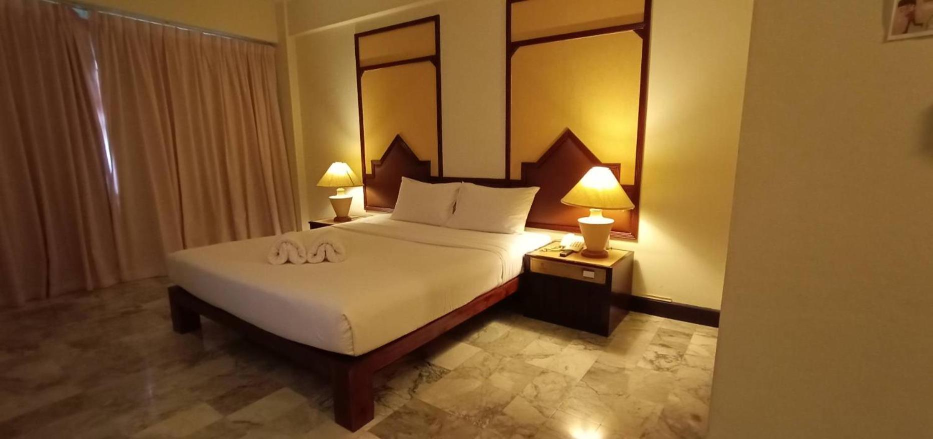 Seeharaj Hotel Uttaradit Ngoại thất bức ảnh