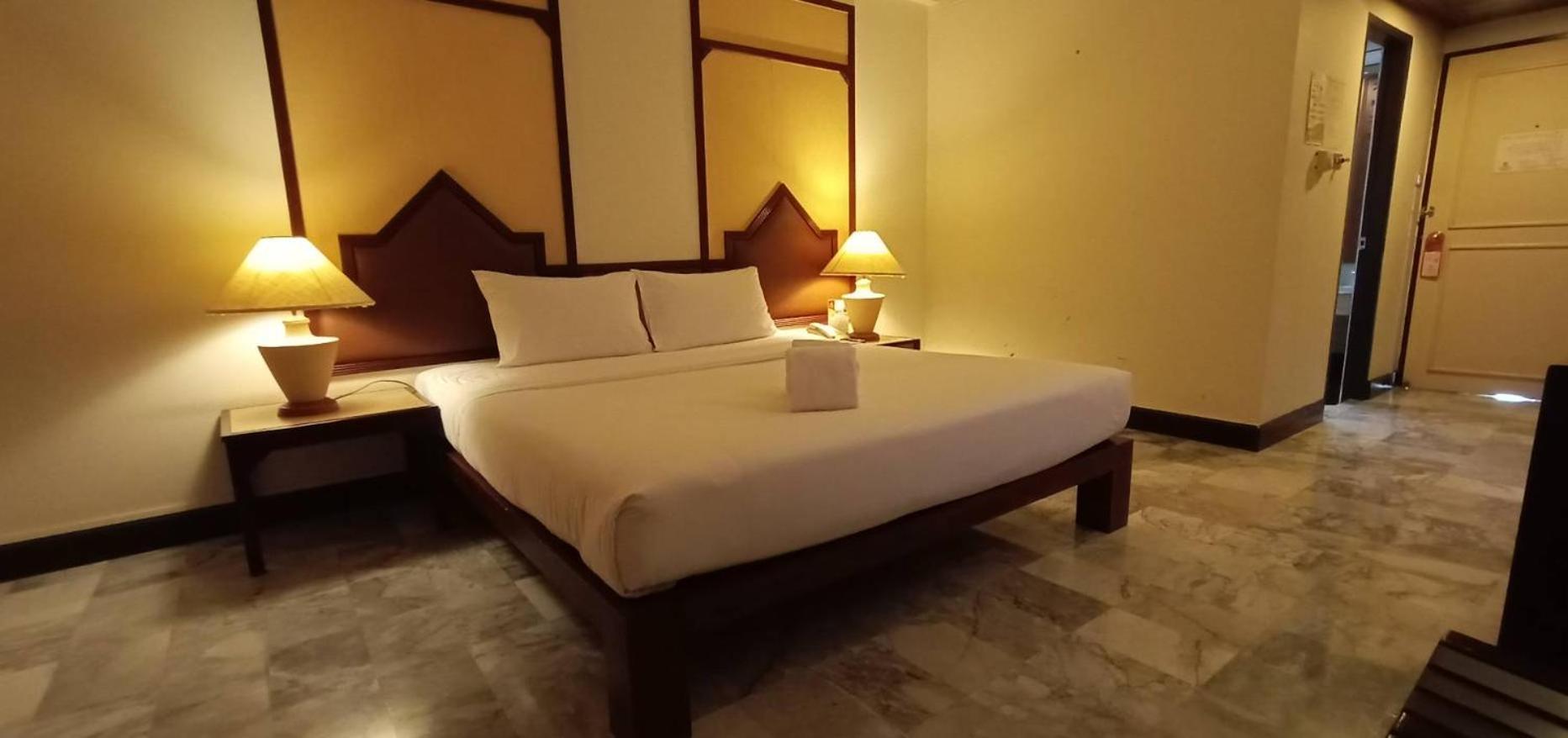 Seeharaj Hotel Uttaradit Ngoại thất bức ảnh