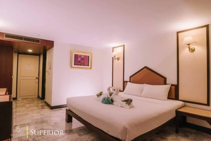 Seeharaj Hotel Uttaradit Ngoại thất bức ảnh