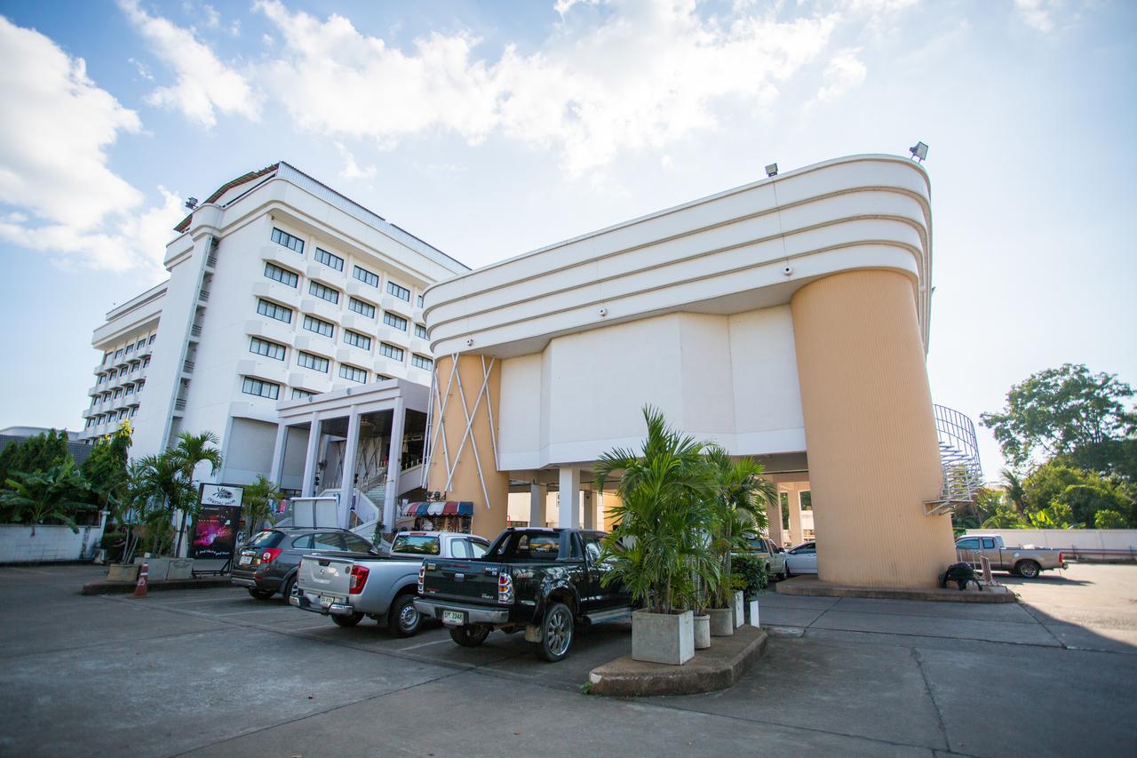 Seeharaj Hotel Uttaradit Ngoại thất bức ảnh
