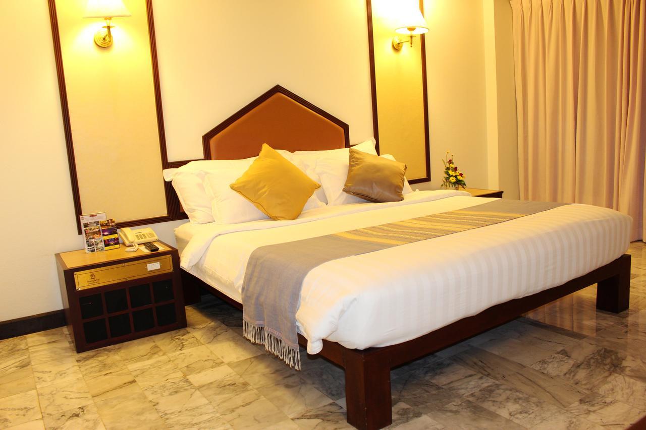 Seeharaj Hotel Uttaradit Ngoại thất bức ảnh