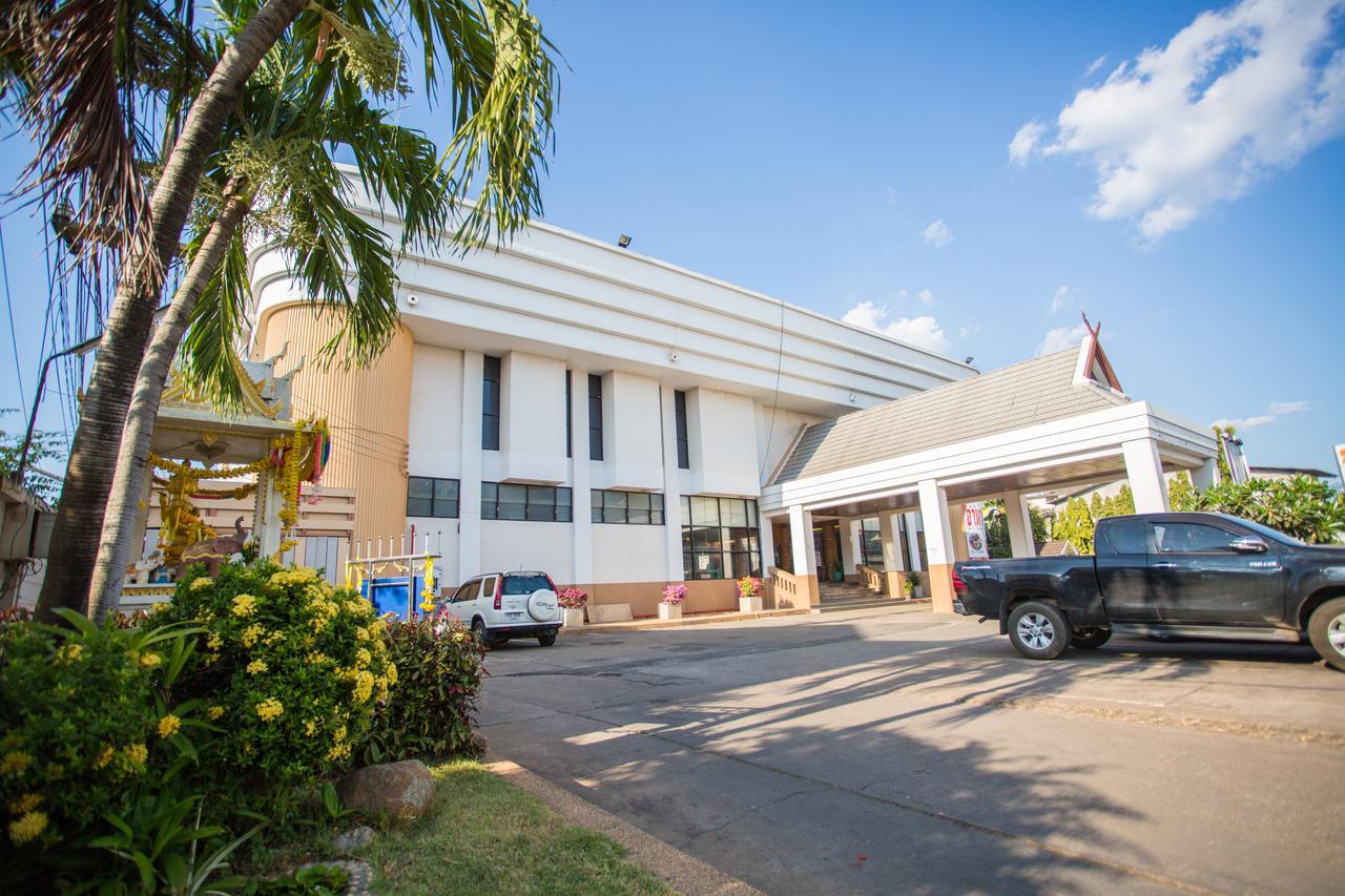 Seeharaj Hotel Uttaradit Ngoại thất bức ảnh