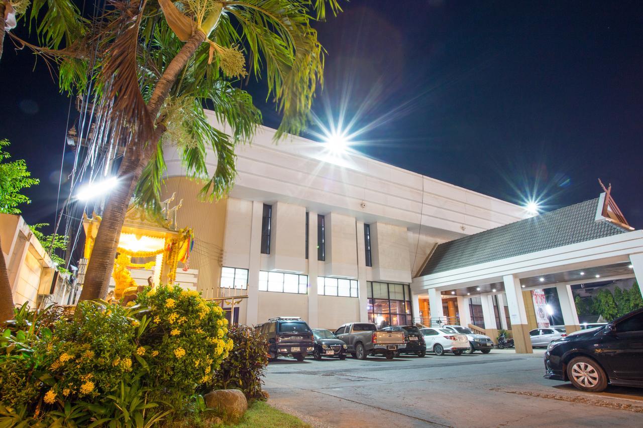 Seeharaj Hotel Uttaradit Ngoại thất bức ảnh